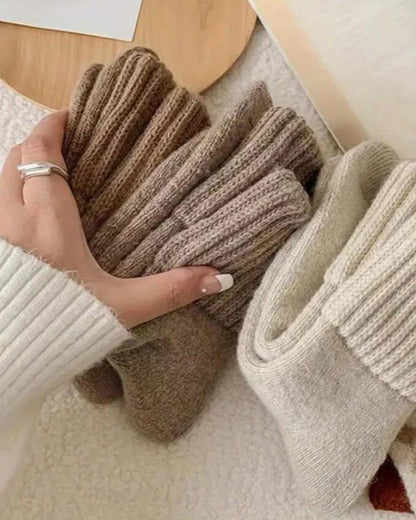 COZY FLEX RIBBED CREW SOCKS